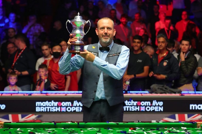 她通过列出 她通过列出